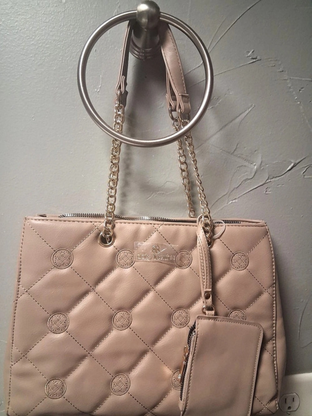 delsey Quilted Shoulder Bag in Pink Like New